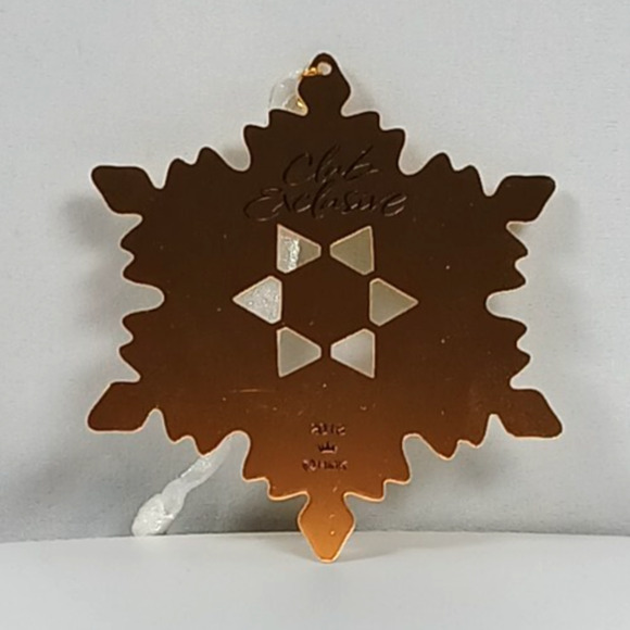 HALLMARK A Glistening Gift for You 2018 Keepsake Ornament Club Christmas - Picture 4 of 4